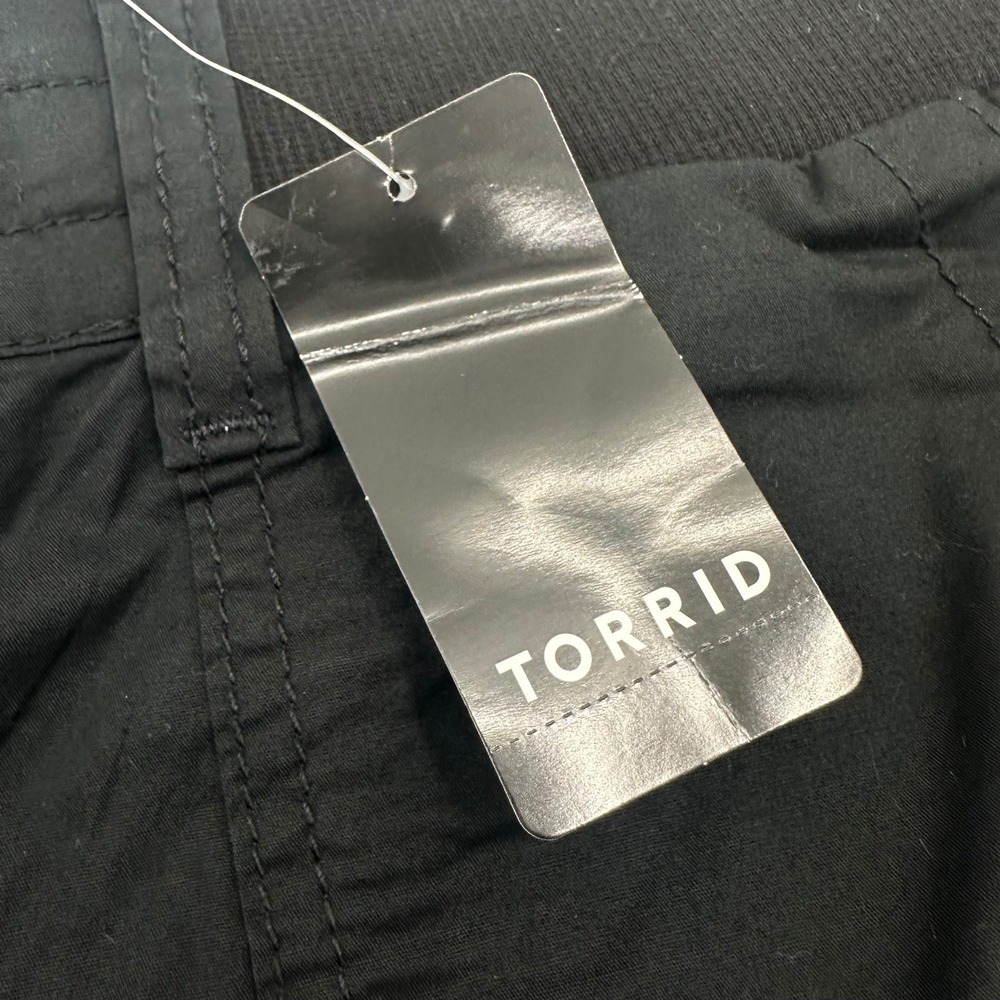 Torrid Bermuda Stretch Poplin Utility Shorts Deep Black Size 1 41770588 NEW - Picture 2 of 11